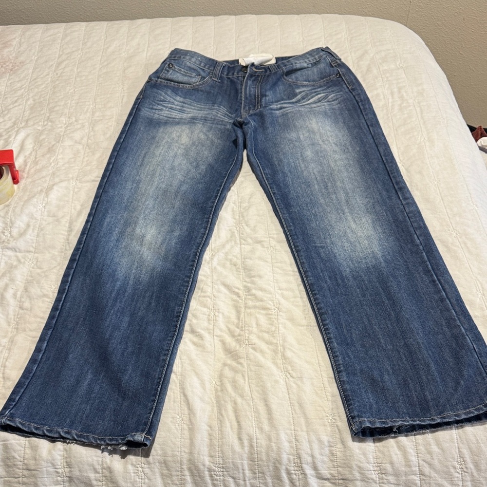 White tag Men's Relaxed Fit Denim Jeans